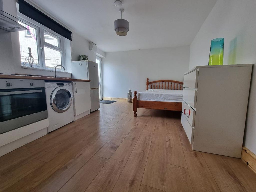 Property photo 1 of 4