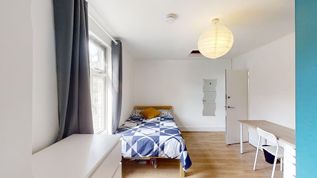 Property photo 3 of 5 Photo