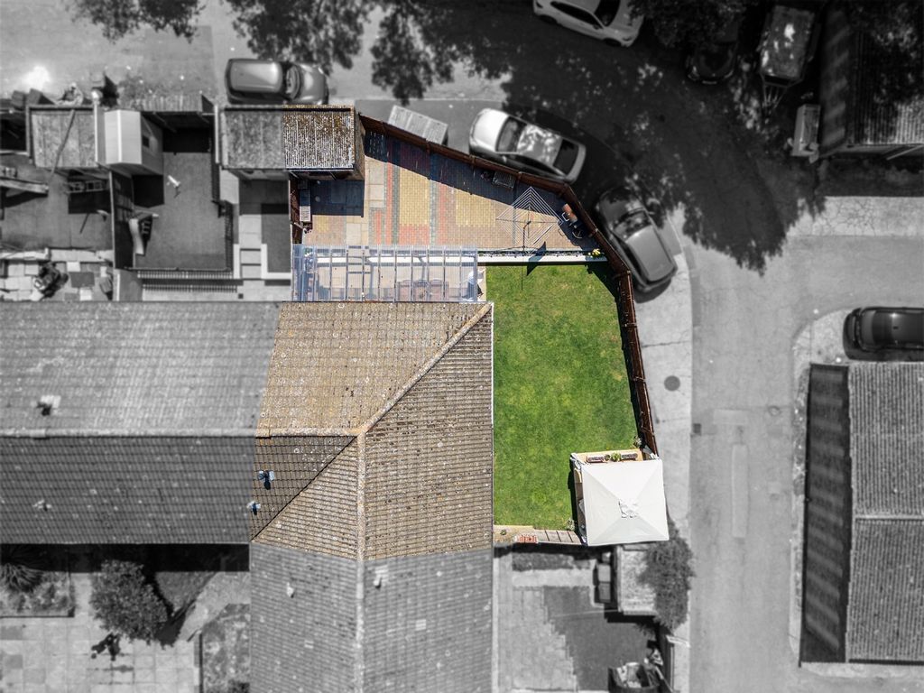 Property photo 3 of 28 5270964