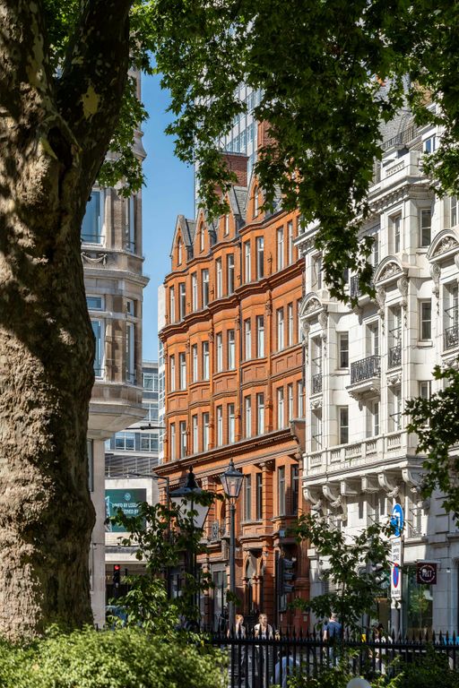 Property photo 1 of 12 _T3A7301 - 210126_Preview_Managment_2_Harewood_Place_©_Peter Landers Photography - Large (Edited Low-Res).Jpg