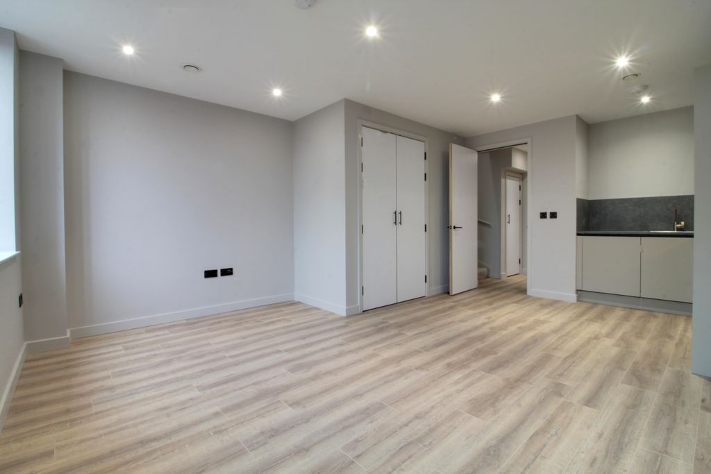 Property photo 3 of 17 Img_7877-Img_7879