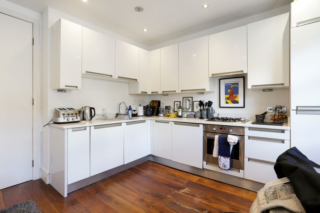 Property photo 2 of 9 8