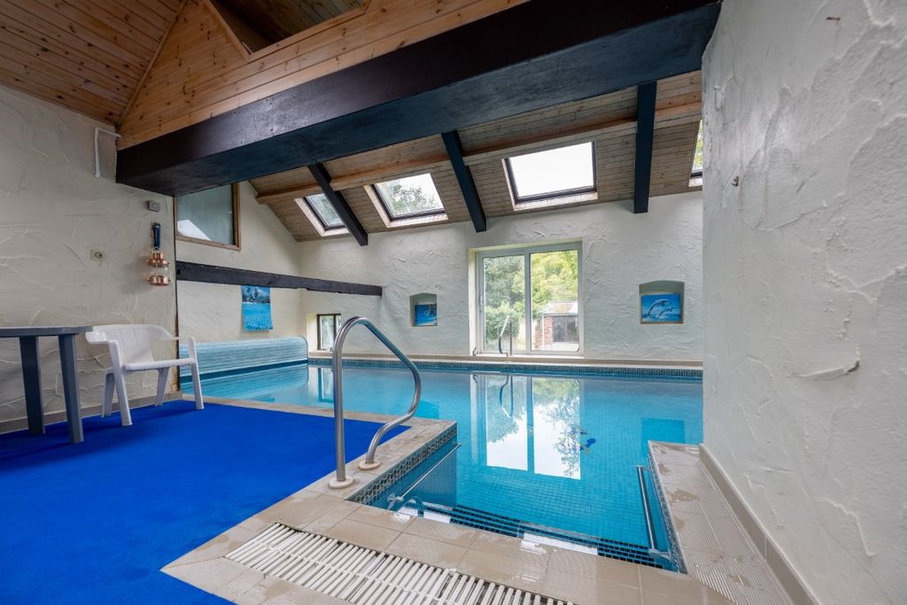 Property photo 3 of 37