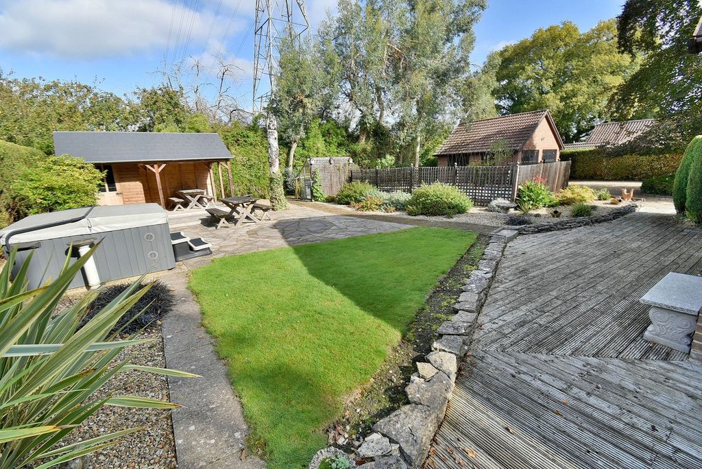 Property photo 3 of 27