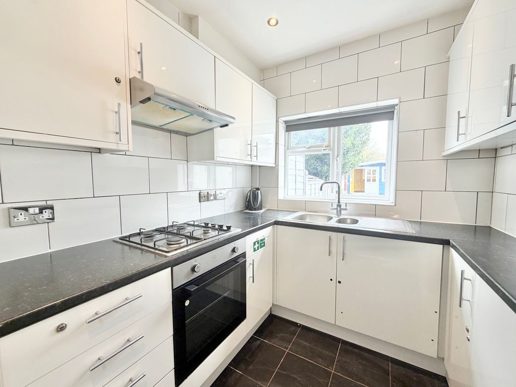 Property photo 3 of 17 Kitchen