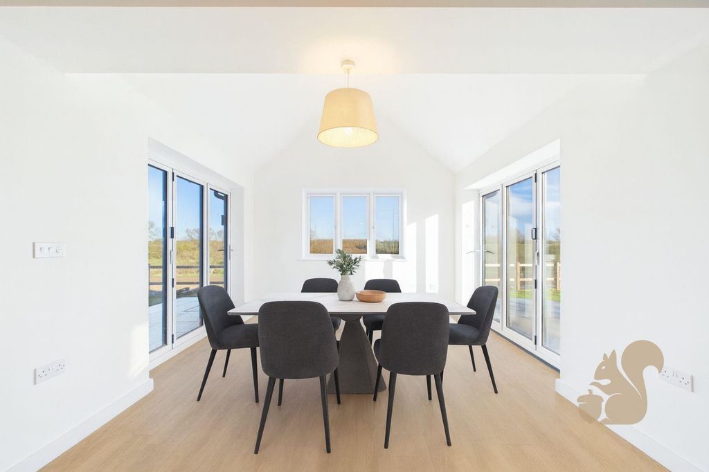 Property photo 3 of 16 Stow Hills - Dining Room.Jpg