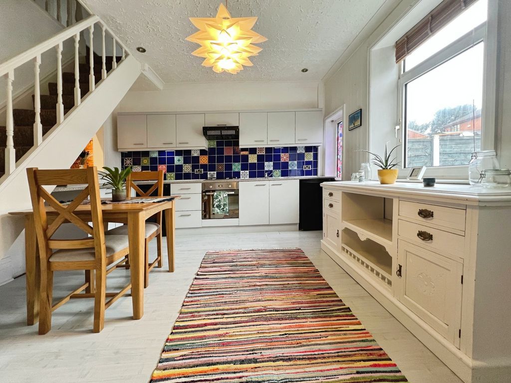 Property photo 3 of 18 Kitchen