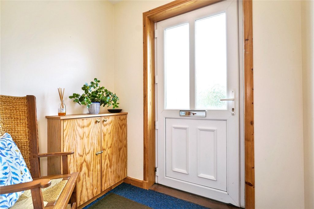 Property photo 2 of 20 Entrance Vestibule
