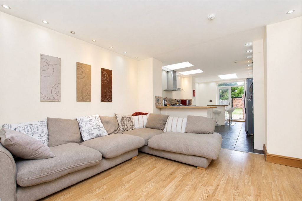 Property photo 1 of 12 Approach