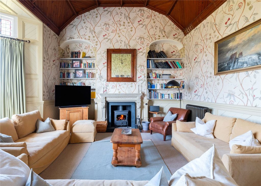 Property photo 3 of 33 Sitting Room