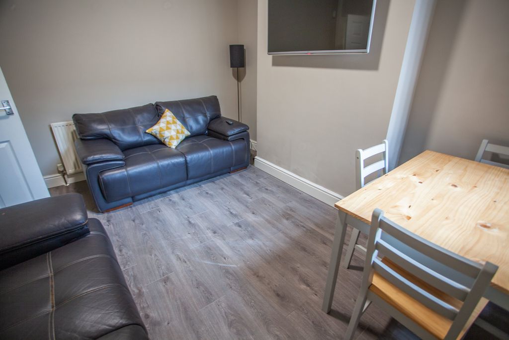 Property photo 2 of 5 1-02