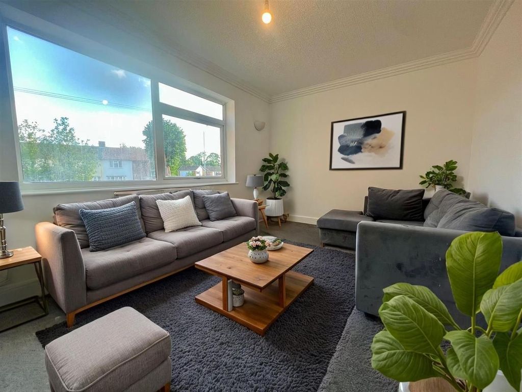 Property photo 1 of 9 Lounge