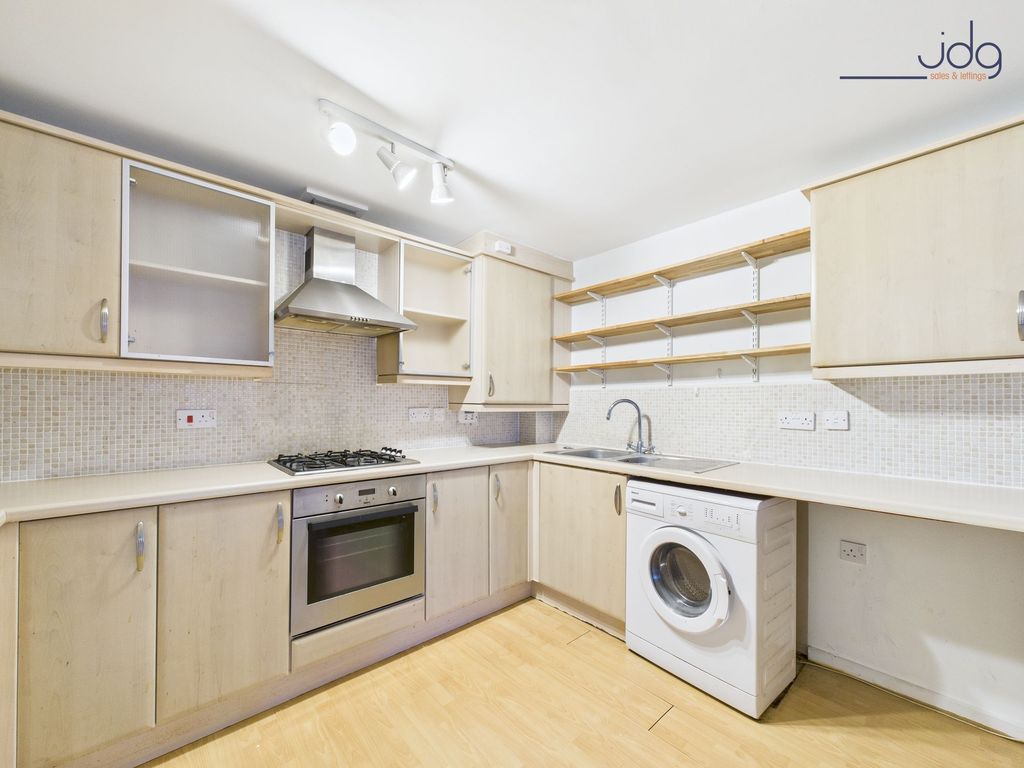 Property photo 3 of 10 Kitchen