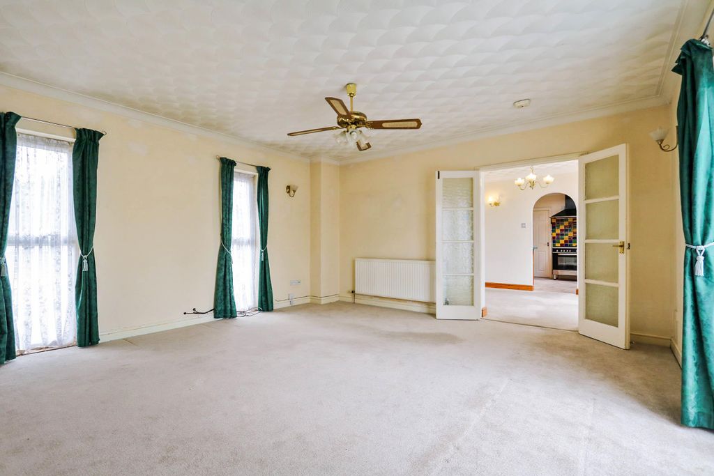 Property photo 3 of 10 Living Room