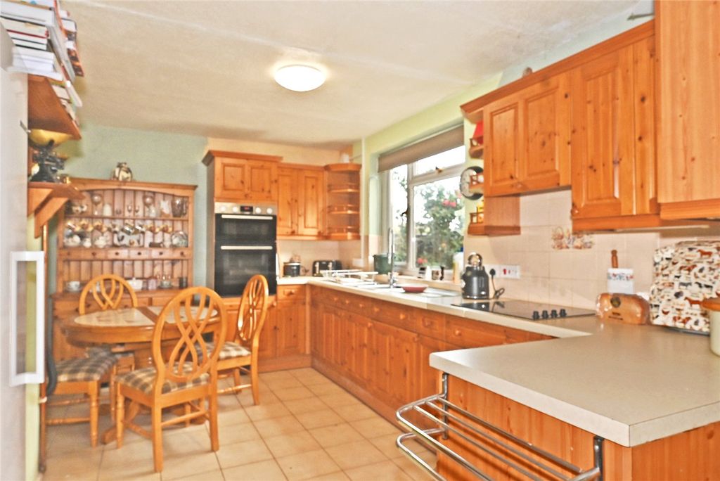 Property photo 2 of 10 Kitchen