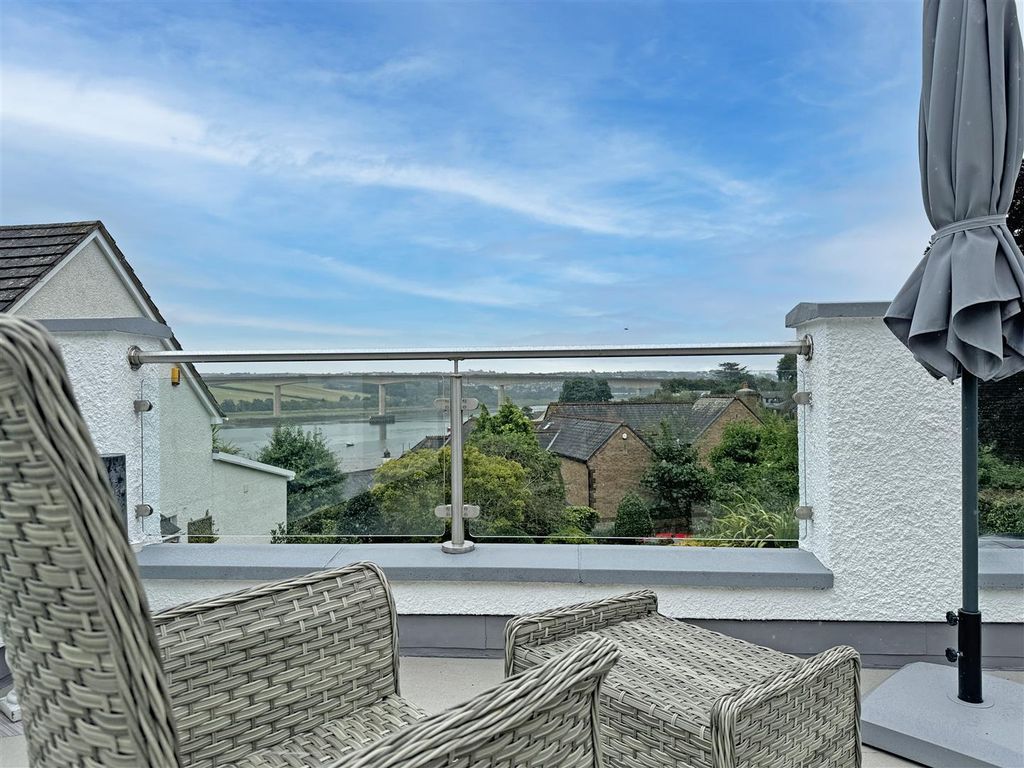 Property photo 2 of 32 Balcony.Jpg