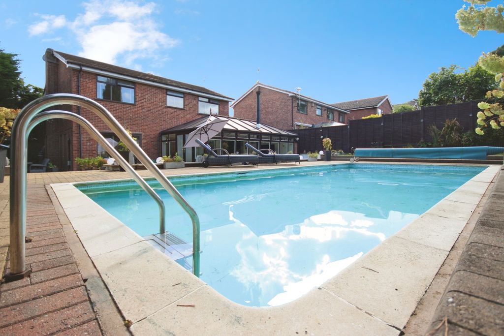 Property photo 2 of 17 Rear Garden