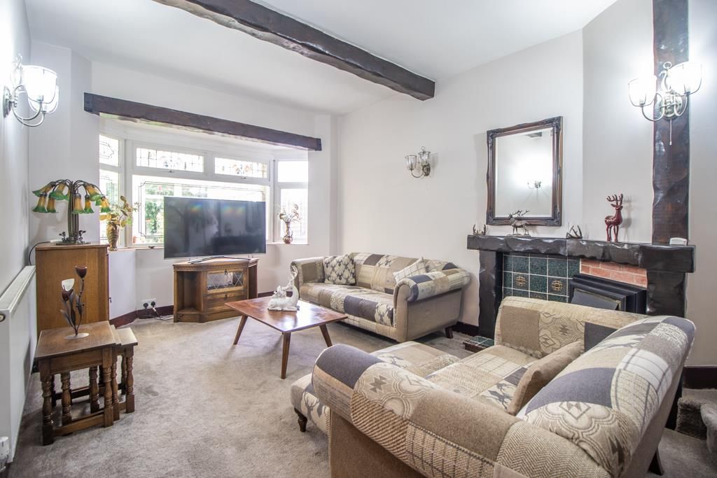 Property photo 3 of 18 Lounge