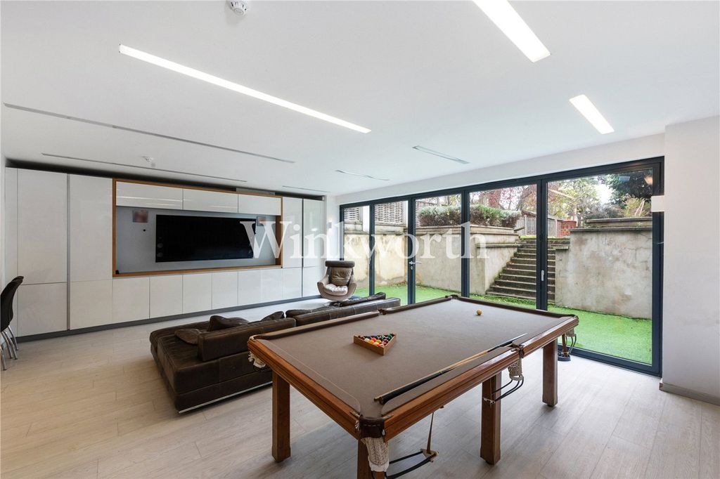 Property photo 2 of 24 Picture No. 18