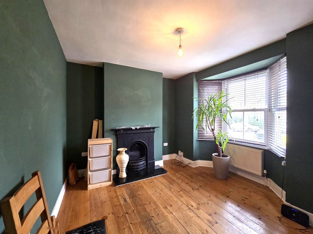 Property photo 2 of 11 Image