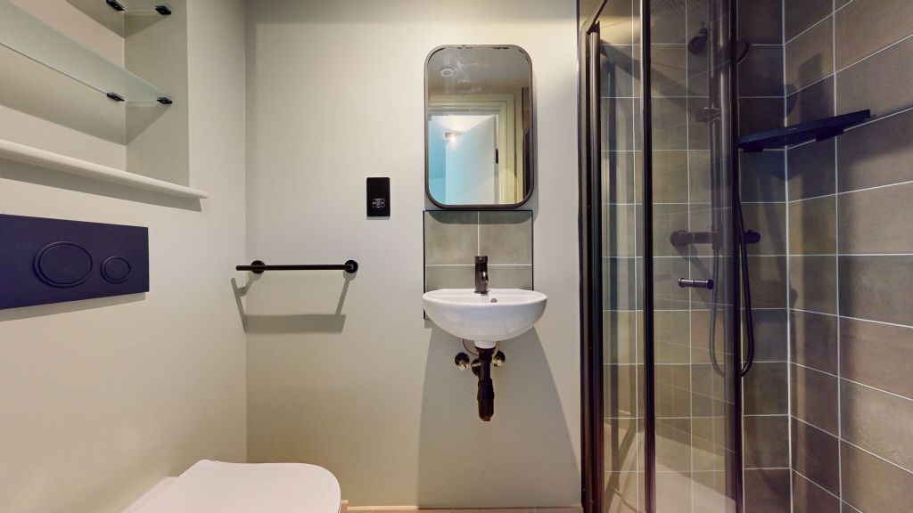 Property photo 3 of 16 Bathroom