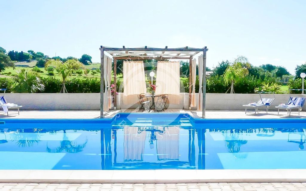 Property photo 2 of 24