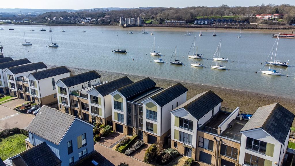 Property photo 1 of 16 Front