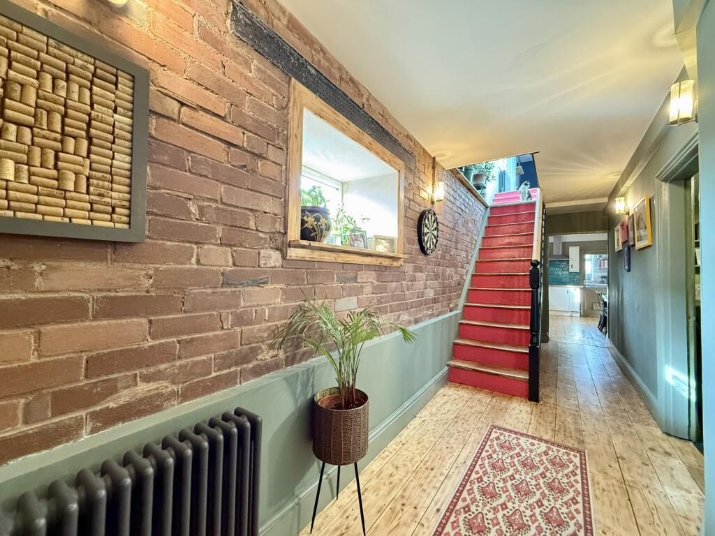Property photo 2 of 25