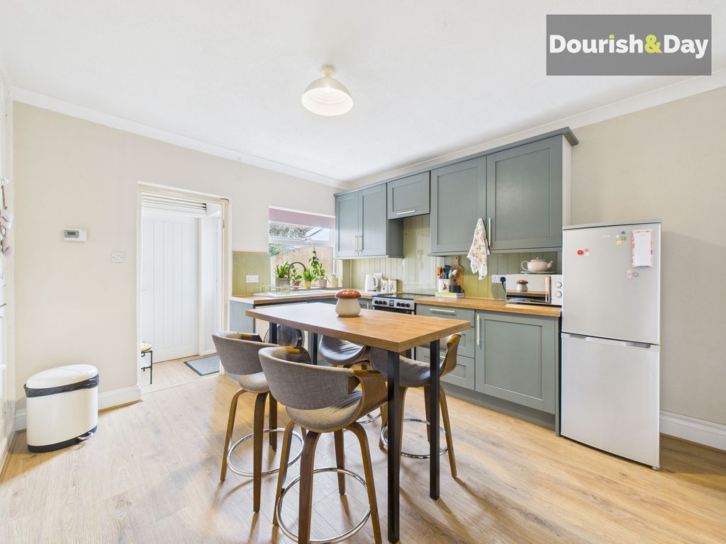 Property photo 3 of 18 Dining Kitchen