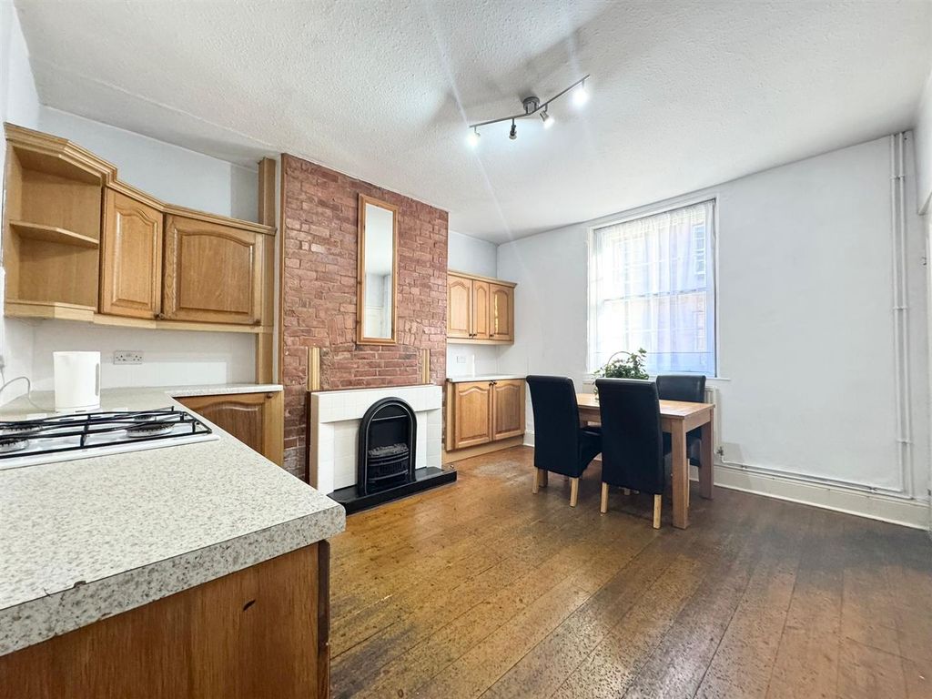 Property photo 3 of 12 Kitchen Diner