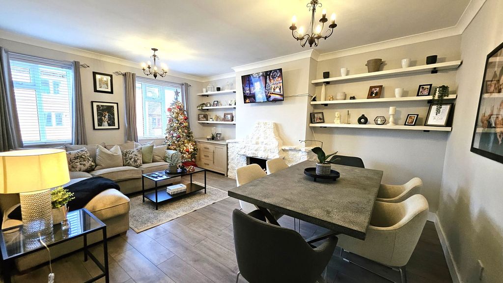 Property photo 3 of 40