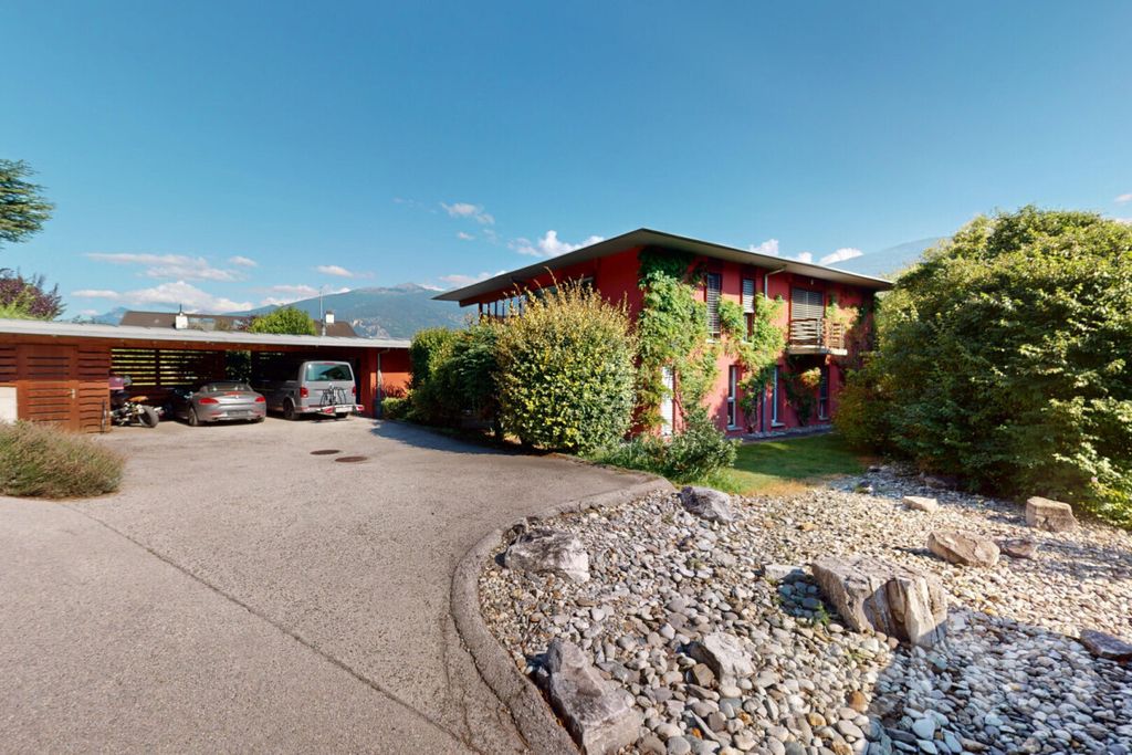Property photo 1 of 12