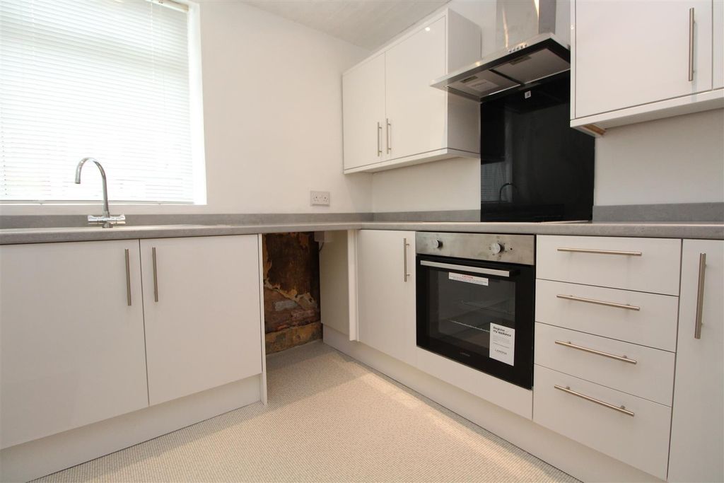 Property photo 2 of 13 Kitchen 2 .Jpg