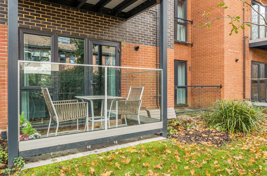 Property photo 1 of 16 Balconies