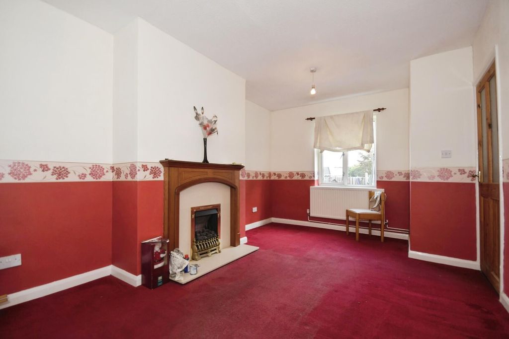 Property photo 2 of 16 Living Room