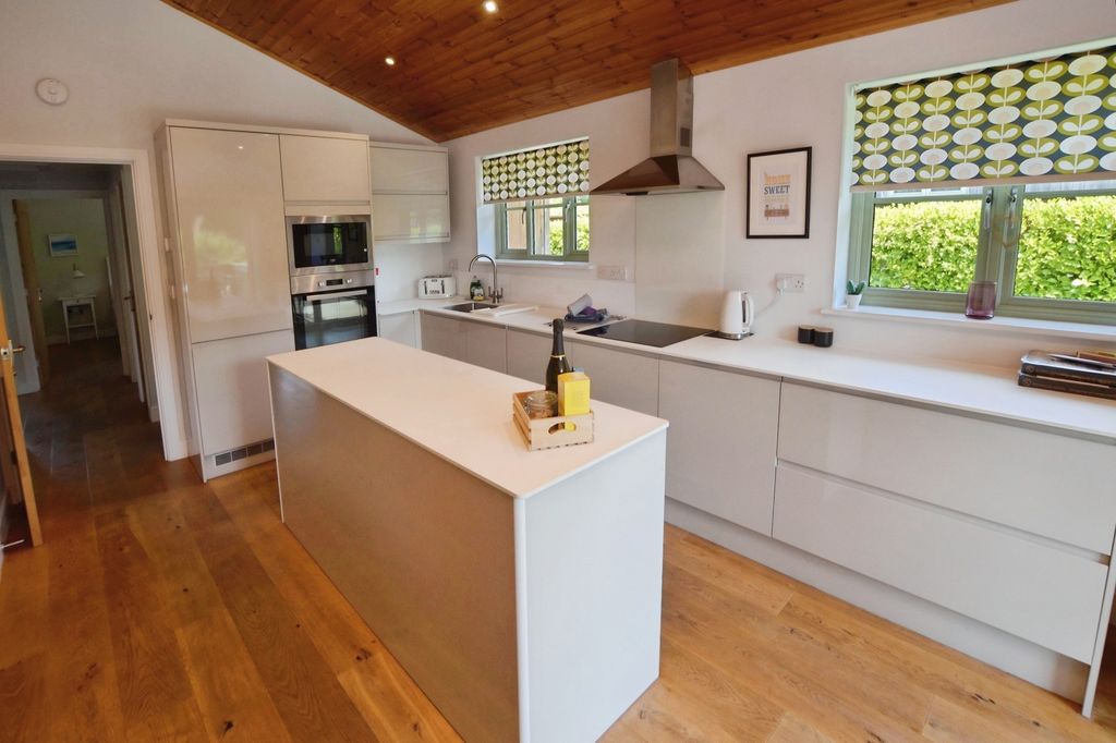 Property photo 3 of 18 3 - Pbox-Img.Jpg