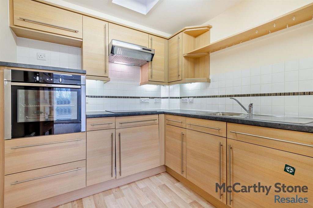 Property photo 3 of 30 8630643-Interior17-800.Jpg