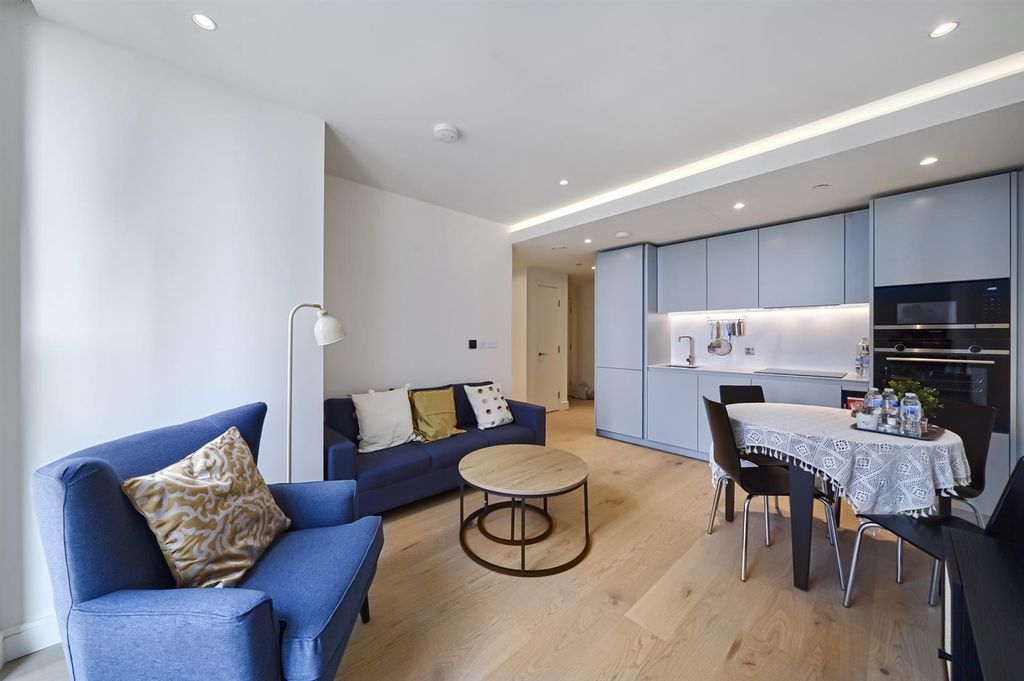 Property photo 1 of 15 Apartment 1608, Harcourt Tower - Obrdkxb0Slp3Vyfnl