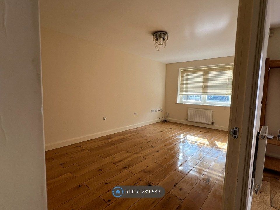 Property photo 1 of 19 Lounge