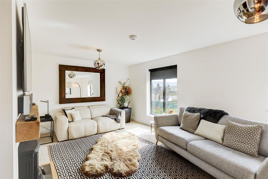 Property photo 2 of 44 Lounge