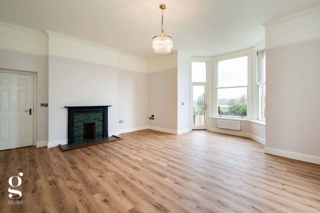 Property photo 3 of 28