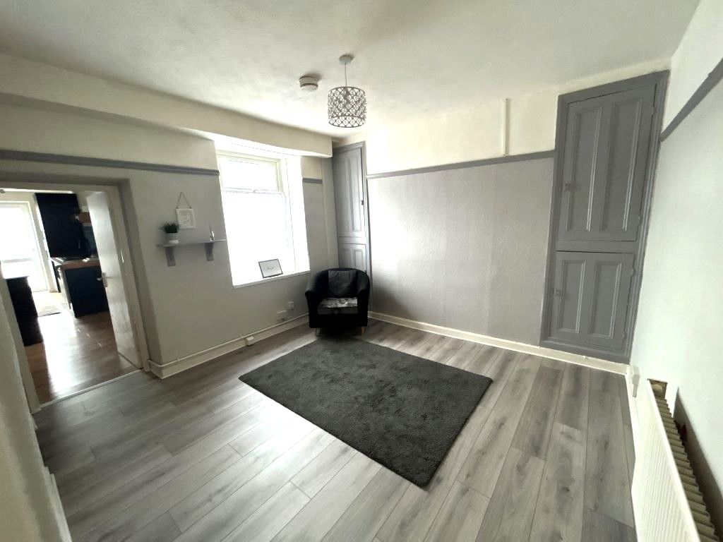 Property photo 2 of 8 Lounge