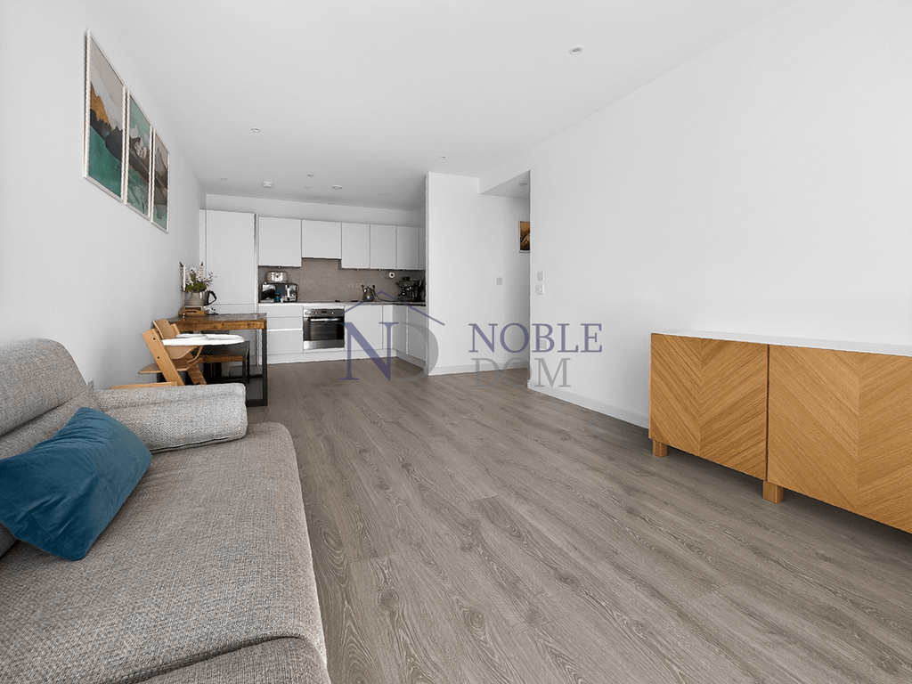 Property photo 3 of 17 Gallery