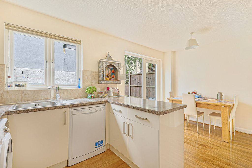 Property photo 2 of 23
