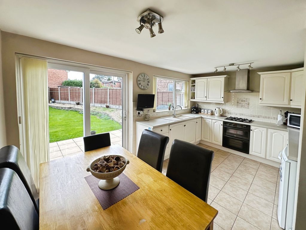 Property photo 2 of 19 Breakfast Kitchen