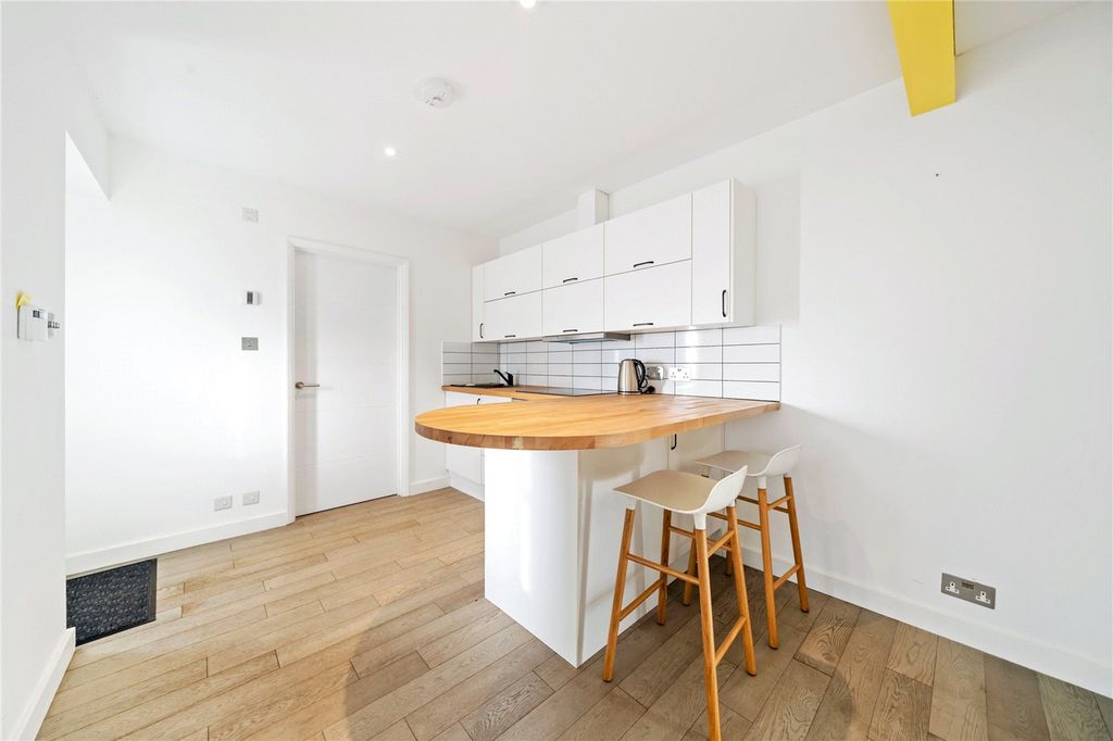 Property photo 3 of 7 Picture No. 12