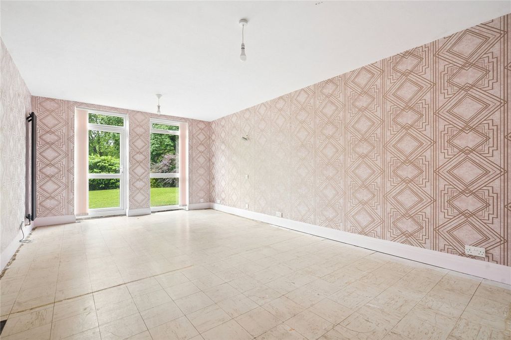 Property photo 3 of 16 Sitting/Dining Roopm