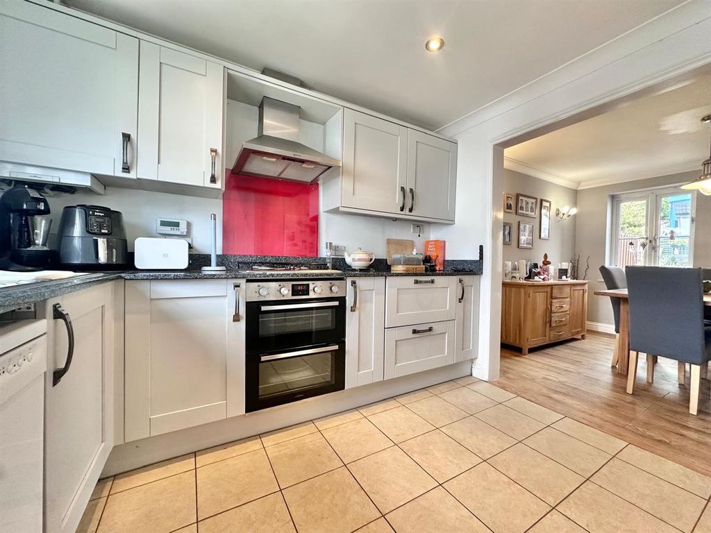 Property photo 2 of 20 Kitchen