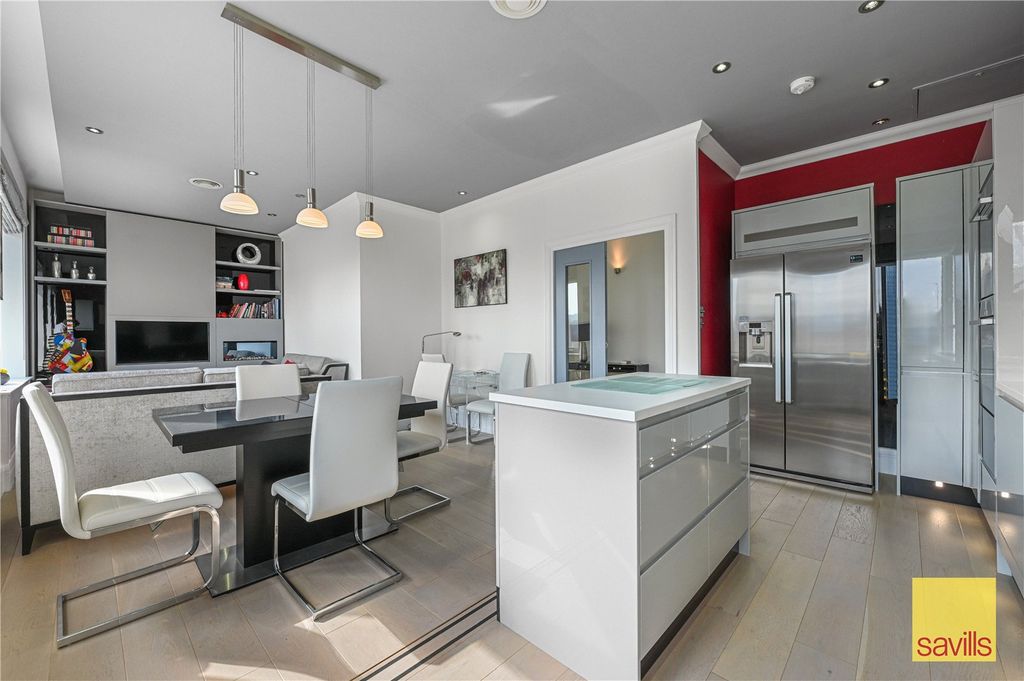 Property photo 3 of 10 Reception/Kitchen