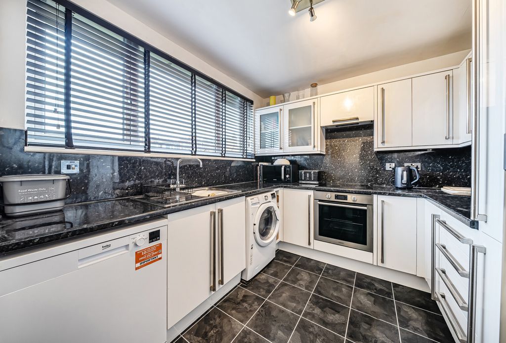 Property photo 2 of 14 1397415-8-696509d...